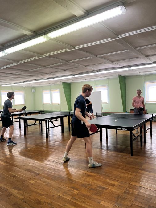zur Vergrößerungsansicht des Bildes: Tischtennisspieler bei der Unimeisterschaft 2024
