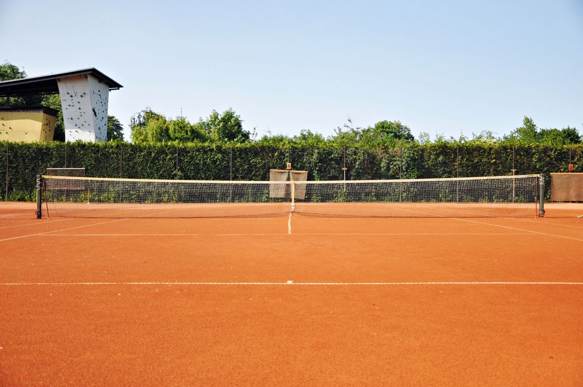 zur Vergrößerungsansicht des Bildes: Tennisplatz Wettinbrücke Leipzig